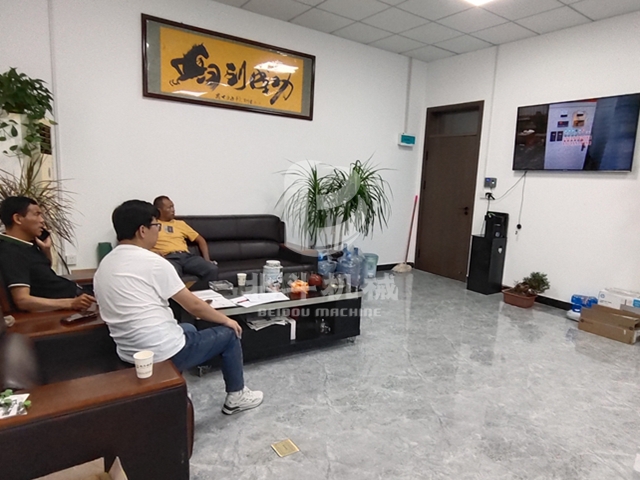 连续式骚片AV蜜桃精品一区通过多媒体的形式向客户展现