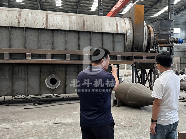 客户进入车间考察工业化褐煤骚片AV蜜桃精品一区