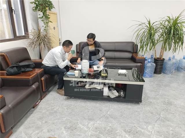 苏州客户走进白丝紧致爆乳自慰喷水AV蜜桃机械,详细了解木材骚片AV蜜桃精品一区新工艺