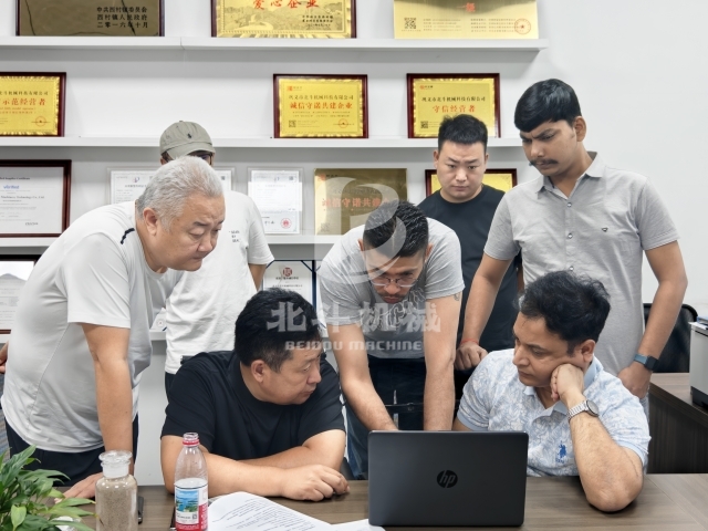 欢迎印度客户来验收骚片AV蜜桃精品一区